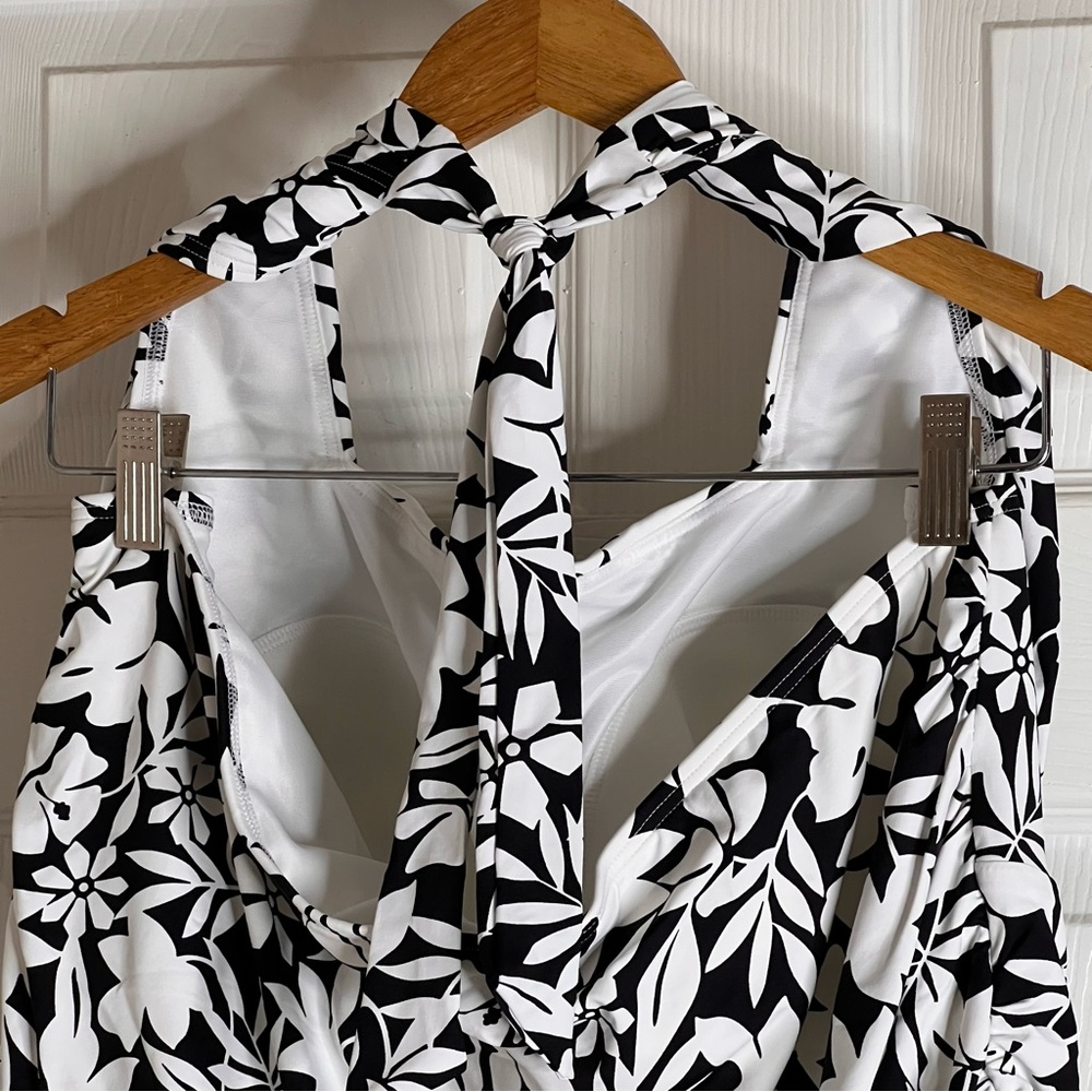 Lands’ End Black and White Havana Floral Tankini Halter Top 22W - Picture 5 of 10